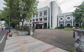 Istana Hotel Bandung Mitra RedDoorz